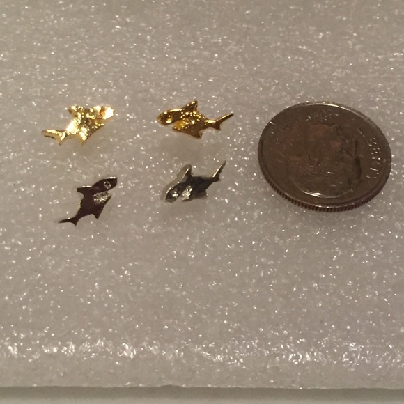 🦈 Cute little dainty shark stud earrings in gold or silver 🦈 - Picture 3 of 4